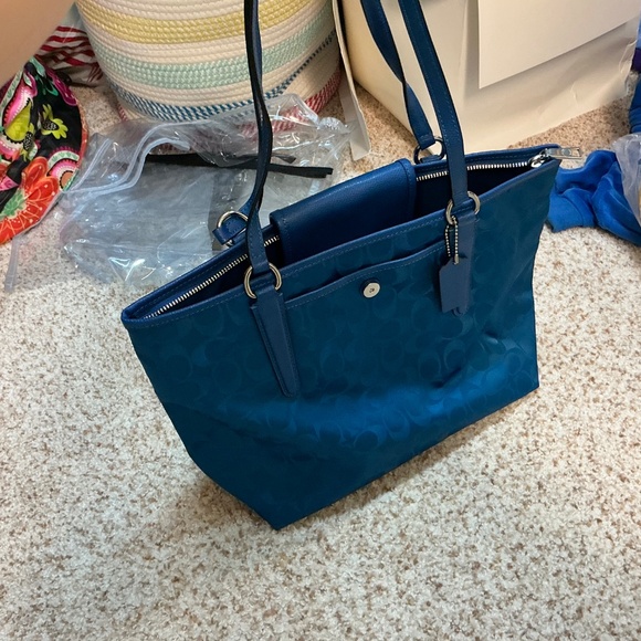 Purse/ shoulder bag, blue from Coach. - Picture 3 of 5